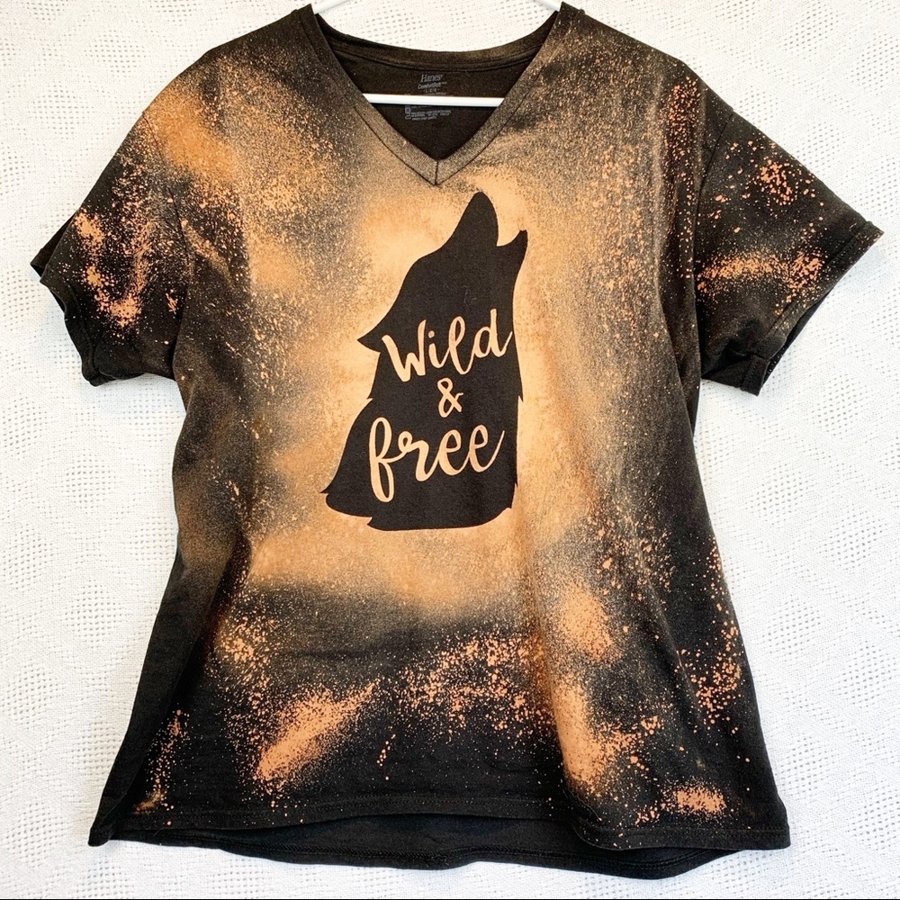 Wolf Wild And Free Bleached Black Large V-neck Short Sleeve Tee T-shirt Womens